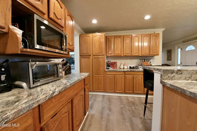 454-456 Vliet St Ext, Colonie, NY 12047