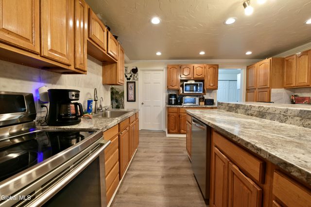 454-456 Vliet St Ext, Colonie, NY 12047