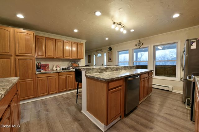 454-456 Vliet St Ext, Colonie, NY 12047