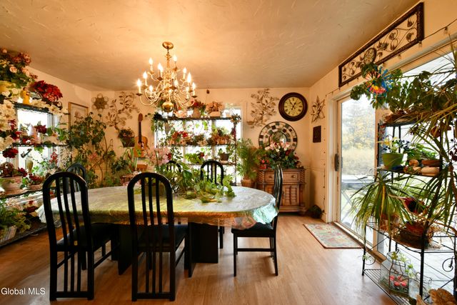 454-456 Vliet St Ext, Colonie, NY 12047