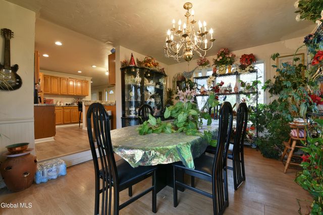 454-456 Vliet St Ext, Colonie, NY 12047