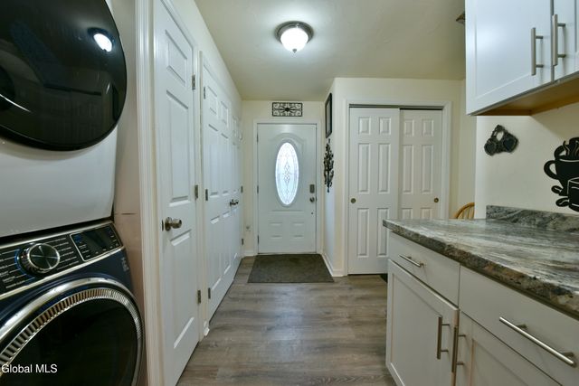 454-456 Vliet St Ext, Colonie, NY 12047