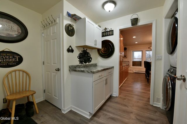 454-456 Vliet St Ext, Colonie, NY 12047