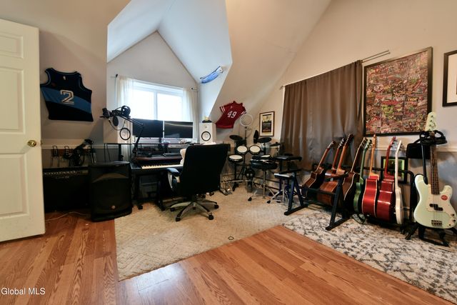 454-456 Vliet St Ext, Colonie, NY 12047