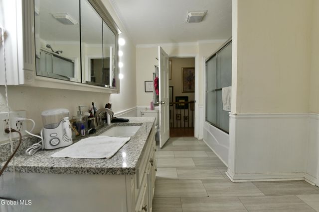 454-456 Vliet St Ext, Colonie, NY 12047