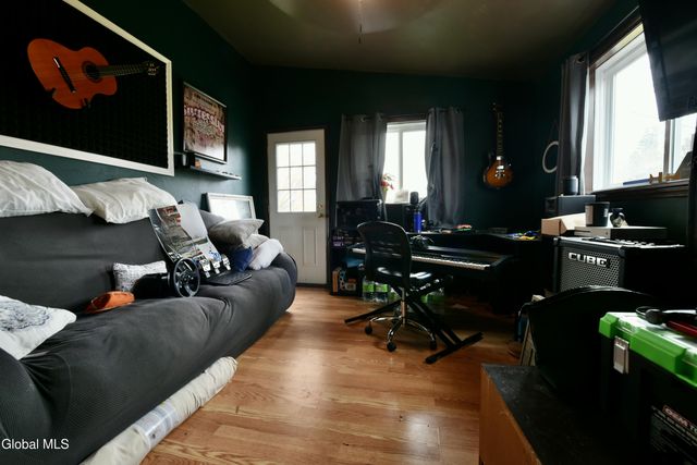 454-456 Vliet St Ext, Colonie, NY 12047