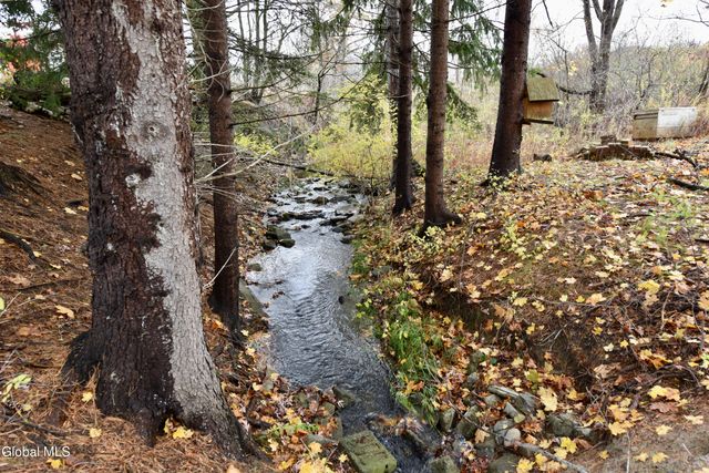 454-456 Vliet St Ext, Colonie, NY 12047