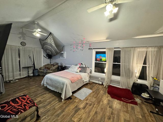 454-456 Vliet St Ext, Colonie, NY 12047