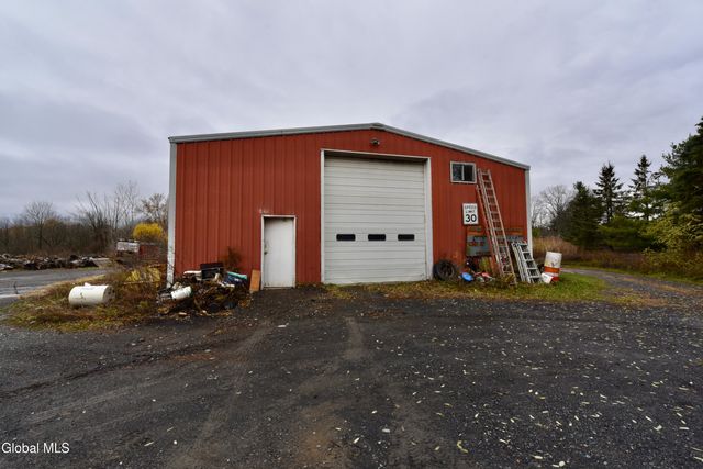 454-456 Vliet St Ext, Colonie, NY 12047