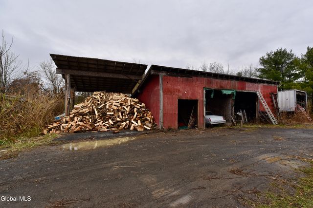 454-456 Vliet St Ext, Colonie, NY 12047