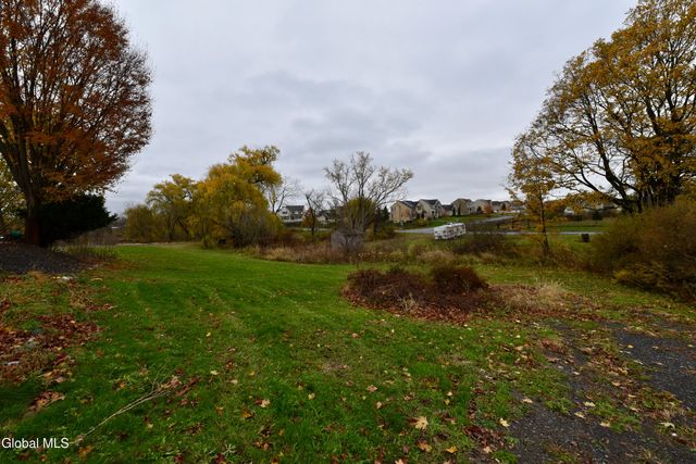 454-456 Vliet St Ext, Colonie, NY 12047