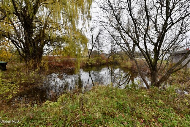 454-456 Vliet St Ext, Colonie, NY 12047