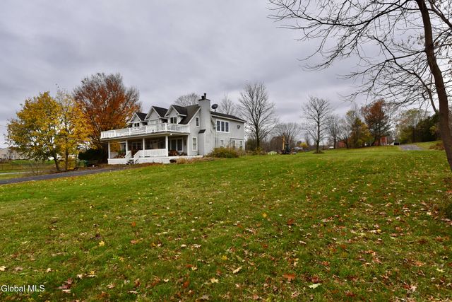 454-456 Vliet St Ext, Colonie, NY 12047