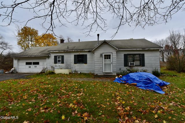 454-456 Vliet St Ext, Colonie, NY 12047