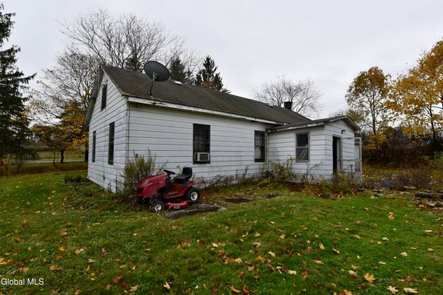 454-456 Vliet St Ext, Colonie, NY 12047