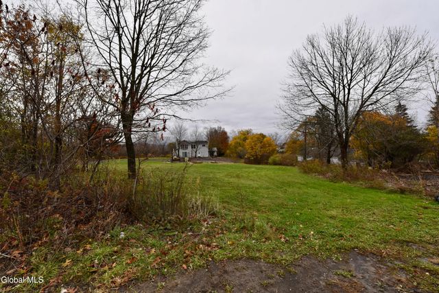 454-456 Vliet St Ext, Colonie, NY 12047