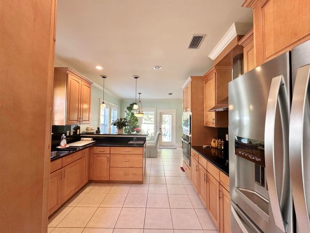 786 Symphony Way, Freeport, FL 32439