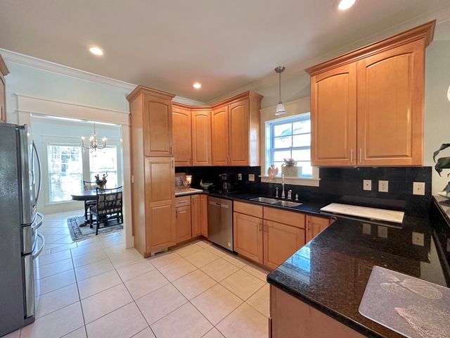 786 Symphony Way, Freeport, FL 32439