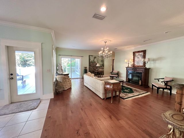 786 Symphony Way, Freeport, FL 32439