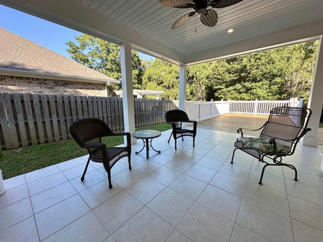 786 Symphony Way, Freeport, FL 32439
