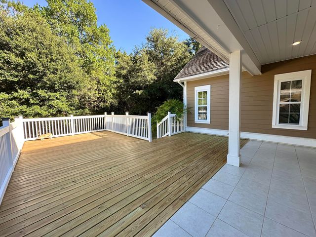 786 Symphony Way, Freeport, FL 32439