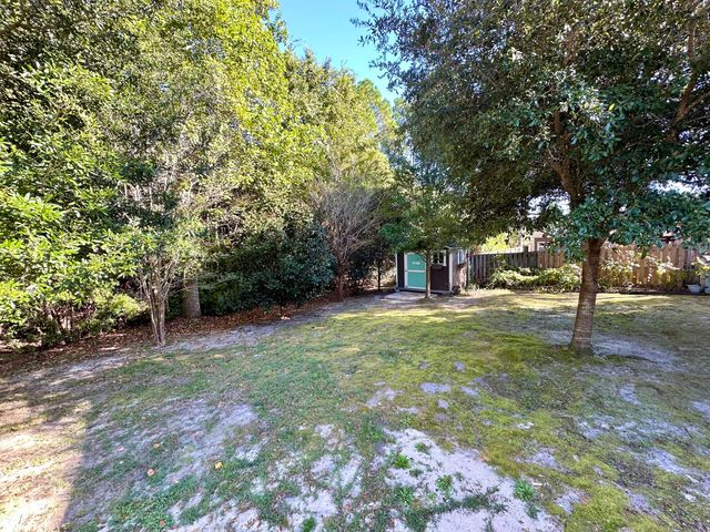 786 Symphony Way, Freeport, FL 32439