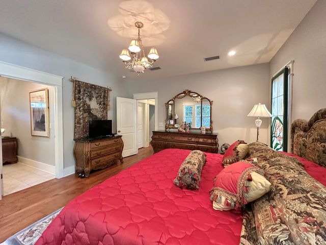 786 Symphony Way, Freeport, FL 32439