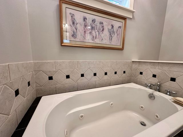 786 Symphony Way, Freeport, FL 32439