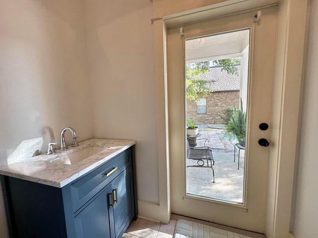 786 Symphony Way, Freeport, FL 32439