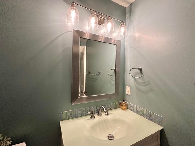 786 Symphony Way, Freeport, FL 32439