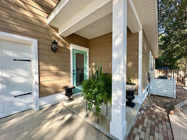 786 Symphony Way, Freeport, FL 32439