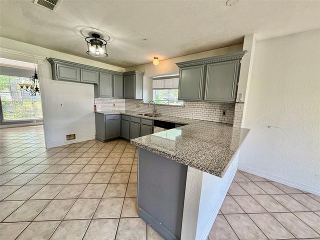 223 Almond Drive, Lake Jackson, TX 77566