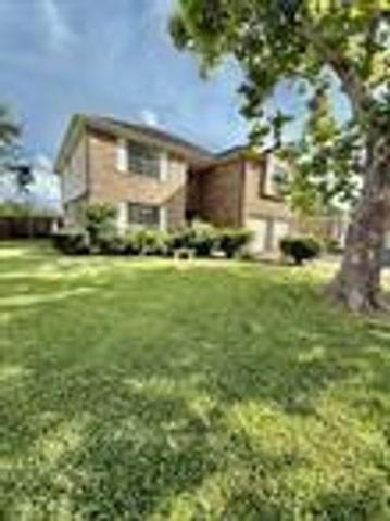 223 Almond Drive, Lake Jackson, TX 77566