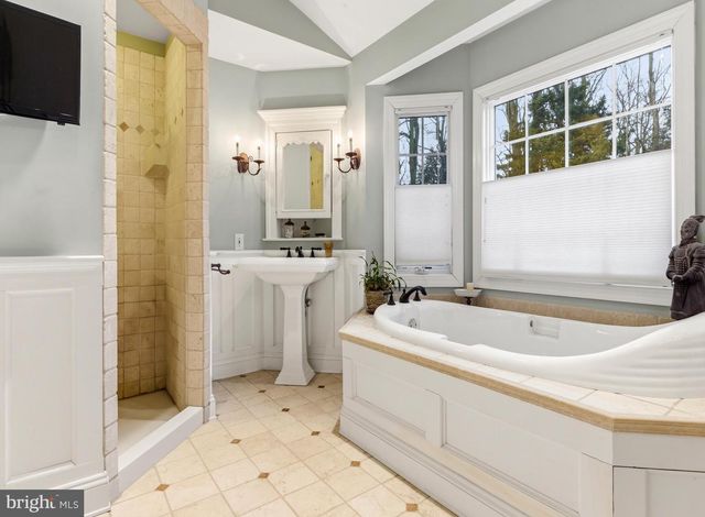 32 NORWICH DR, Sewell, NJ 08080