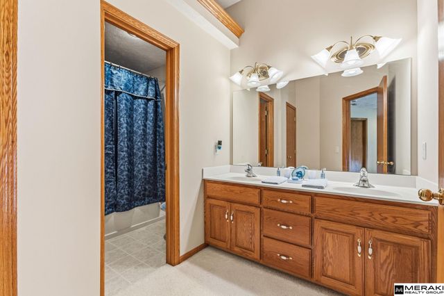 1303 Western Hills Drive, Papillion, NE 68046