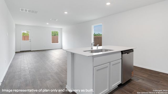 1615 House Finch Drive, San Antonio, TX 78253