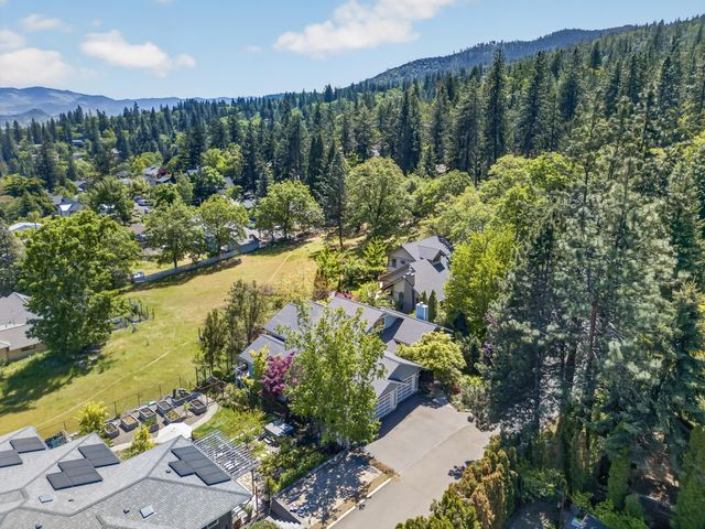 602 Ashland Street, Ashland, OR 97520