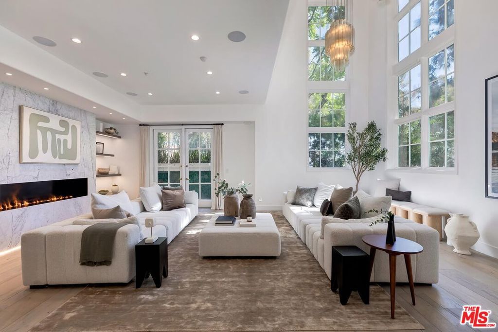 11500 San Vicente Boulevard 221, Los Angeles, CA 90049 — exterior