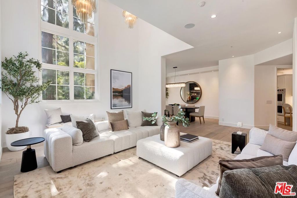 11500 San Vicente Boulevard 221, Los Angeles, CA 90049 — photo 2