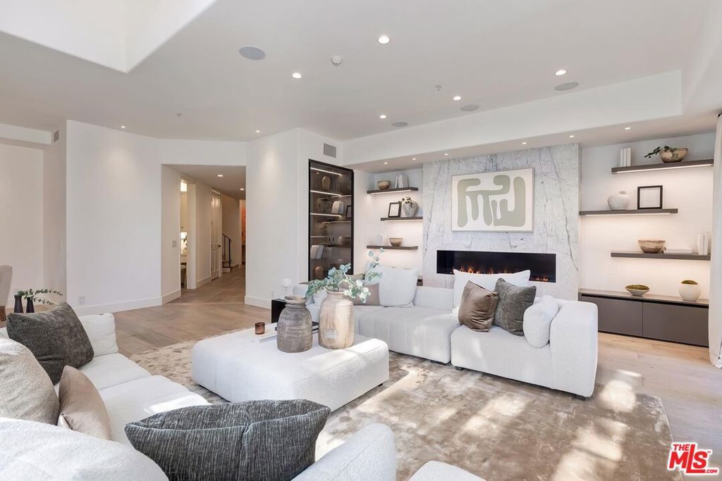 11500 San Vicente Boulevard 221, Los Angeles, CA 90049 — photo 4