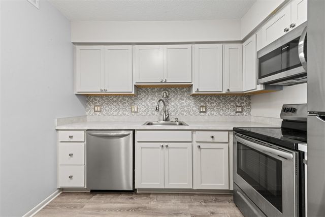 35934 Ann Arbor Trail 115, Livonia, MI 48150