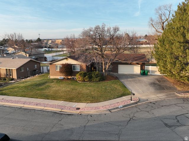 1033 E 825 N, Layton, UT 84040