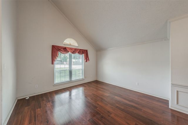2325 Valley Falls Avenue, Mesquite, TX 75181