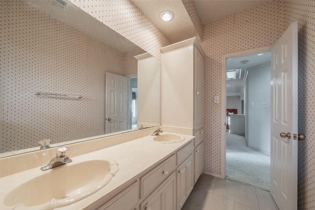 2325 Valley Falls Avenue, Mesquite, TX 75181