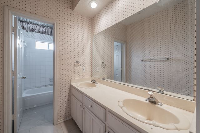 2325 Valley Falls Avenue, Mesquite, TX 75181