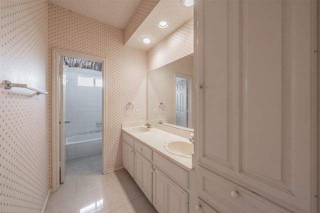2325 Valley Falls Avenue, Mesquite, TX 75181