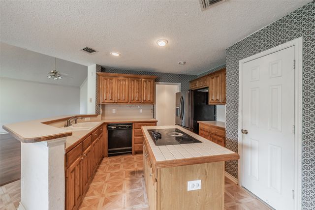 2325 Valley Falls Avenue, Mesquite, TX 75181