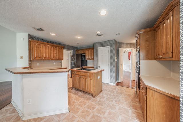 2325 Valley Falls Avenue, Mesquite, TX 75181