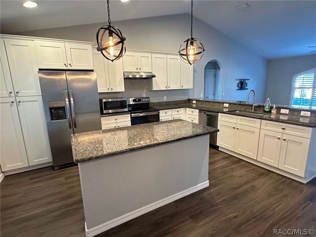 5825 N Larkspur Way, Beverly Hills, FL 34465