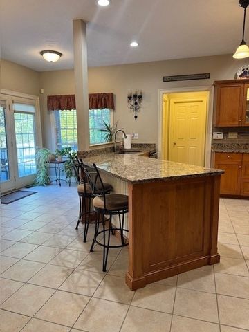 10 Essex St, Douglas, MA 01516